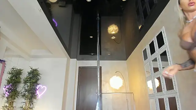 LisaAkira online show from 13, 3, 2025