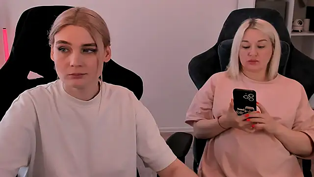 hotblonds online show from 7, 3, 2025