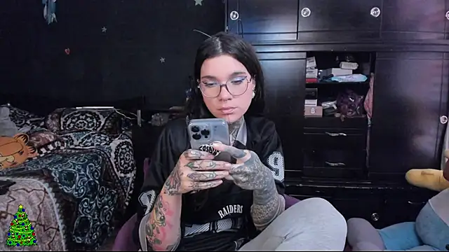 Snapshot of Lilmarieee chatting on 12, 12, 2024 Lilmarieee online show from 12, 12, 2024