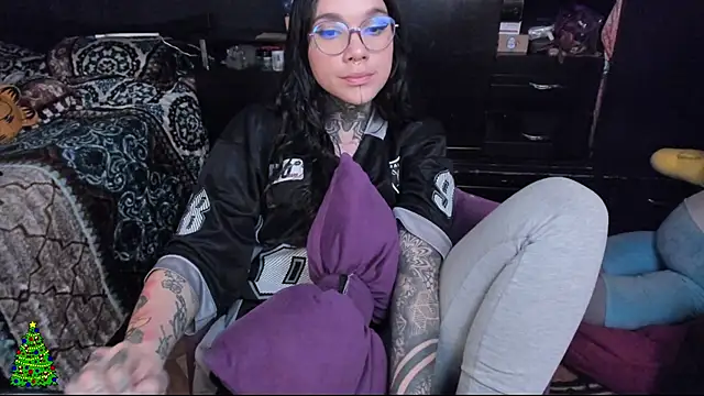 Snapshot of Lilmarieee chatting on 12, 12, 2024 Lilmarieee online show from 12, 12, 2024