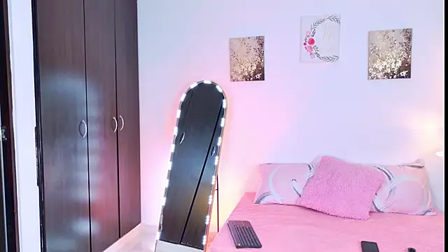 SarahCinnamon- online show from 2, 6, 2026