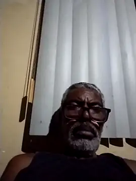 Snapshot of Thadew chatting on 4, 12, 2025 Thadew online show from 4, 12, 2025