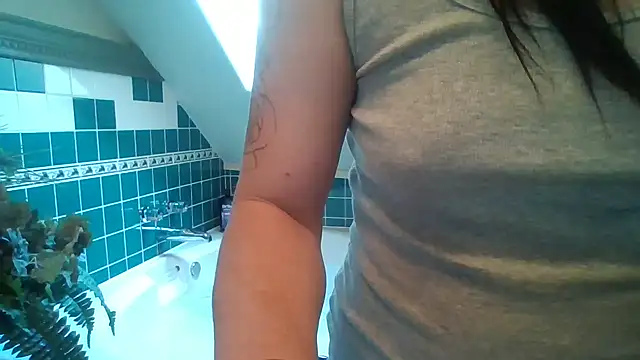 Snapshot of khloebanques chatting on 27, 9, 2025 khloebanques online show from 27, 9, 2025