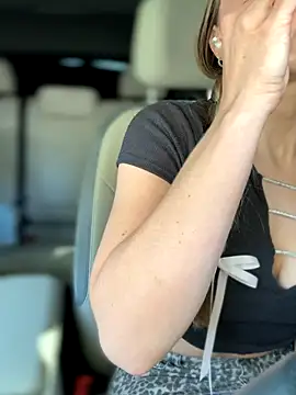 Snapshot of lunagirl13 chatting on 17, 9, 2025 lunagirl13 online show from 17, 9, 2025