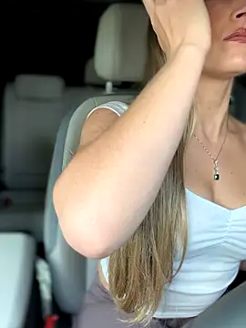 Snapshot of lunagirl13 chatting on 22, 9, 2025 lunagirl13 online show from 22, 9, 2025