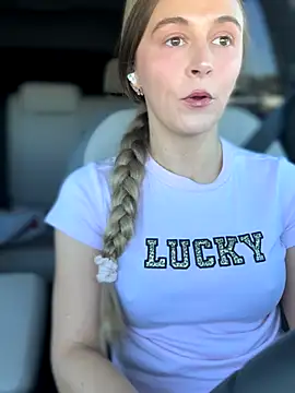 Snapshot of lunagirl13 chatting on 24, 9, 2025 lunagirl13 online show from 24, 9, 2025