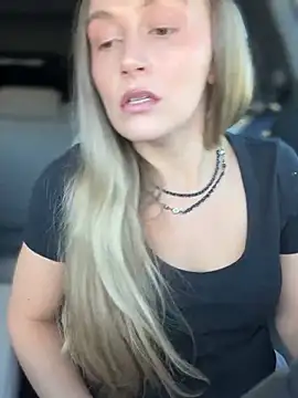 Snapshot of lunagirl13 chatting on 1, 10, 2025 lunagirl13 online show from 1, 10, 2025