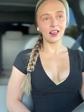 Snapshot of lunagirl13 chatting on 3, 10, 2025 lunagirl13 online show from 3, 10, 2025