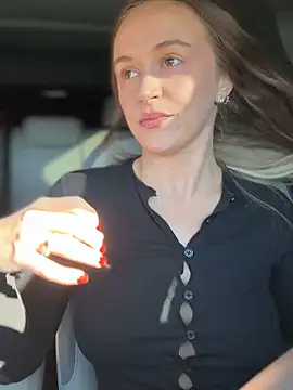 Snapshot of lunagirl13 chatting on 20, 10, 2025 lunagirl13 online show from 20, 10, 2025