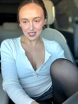 Snapshot of lunagirl13 chatting on 31, 10, 2025 lunagirl13 online show from 31, 10, 2025