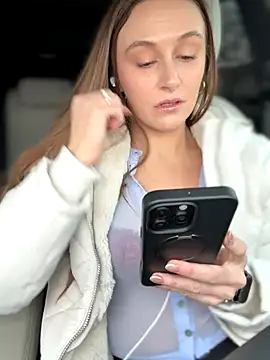 Snapshot of lunagirl13 chatting on 5, 12, 2025 lunagirl13 online show from 5, 12, 2025