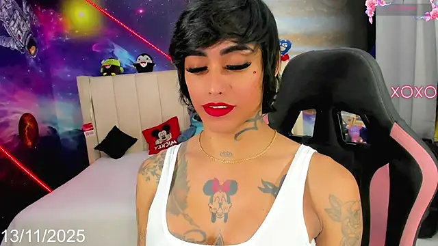 Snapshot of Nella_Dolls chatting on 13, 11, 2025 Nella Dolls online show from 13, 11, 2025