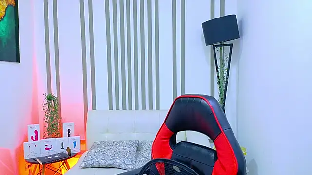 Snapshot of Britney_taylor_ chatting on 4, 12, 2025 Britney taylor online show from 4, 12, 2025