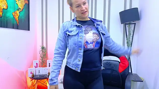 Snapshot of Britney_taylor_ chatting on 15, 12, 2025 Britney taylor online show from 15, 12, 2025