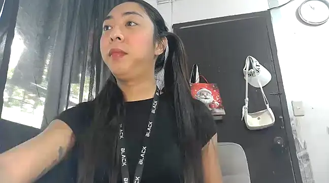 Snapshot of ErikaJayne4u chatting on 22, 12, 2024 ErikaJayne4u online show from 22, 12, 2024