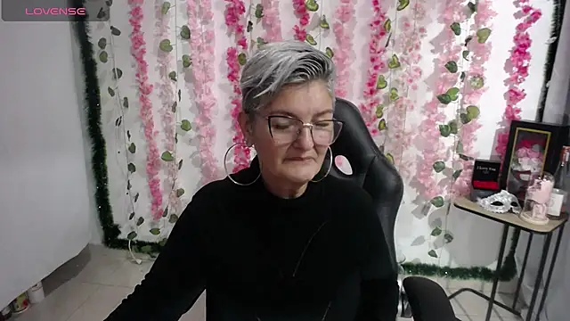 Snapshot of bety-cum2 chatting on 2, 3, 2025 bety-cum2 online show from 2, 3, 2025