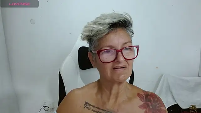 Snapshot of bety-cum2 chatting on 4, 6, 2026 bety-cum2 online show from 4, 6, 2026