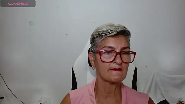 Snapshot of bety-cum2 chatting on 5, 6, 2026 bety-cum2 online show from 5, 6, 2026