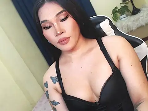 Ur Fantastic Lina online show from 3, 11, 2025