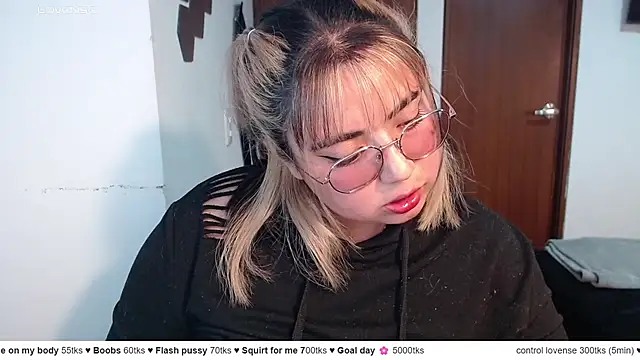 Snapshot of yini_angel chatting on 23, 5, 2026 yini angel online show from 23, 5, 2026