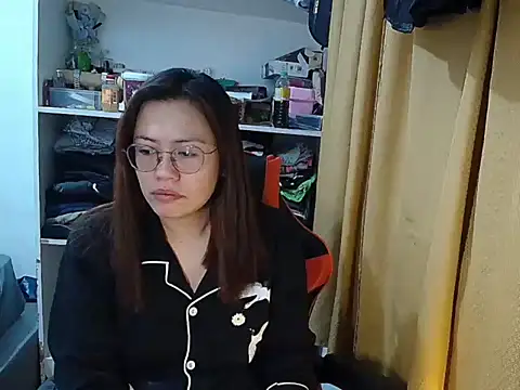 Snapshot of crizzybel chatting on 3, 5, 2026 crizzybel online show from 3, 5, 2026