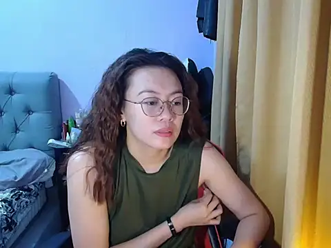 Snapshot of crizzybel chatting on 5, 6, 2026 crizzybel online show from 5, 6, 2026