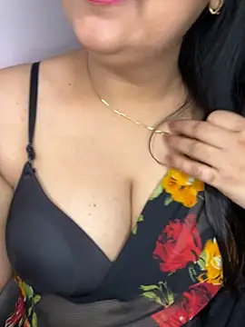 Snapshot of Zoya_Varma004 chatting on 28, 11, 2025 Zoya Varma004 online show from 28, 11, 2025