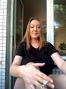 Mira Xo  online show from 25, 9, 2025