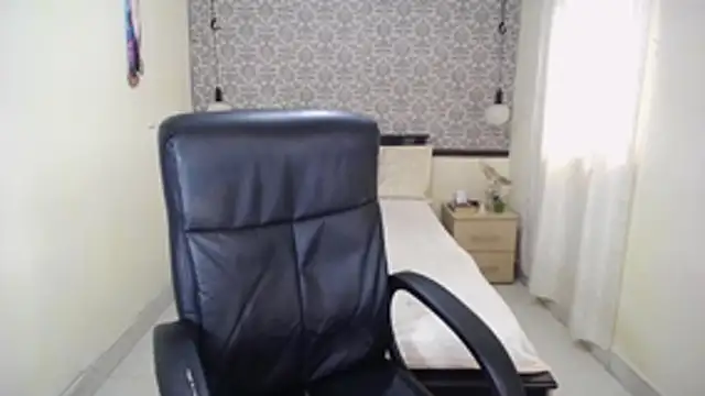 EvaFoxter online show from 6, 11, 2025