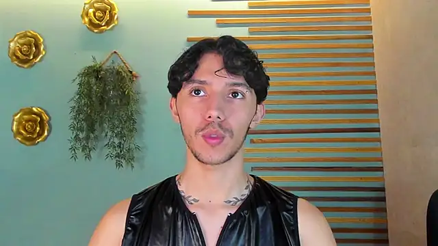 Snapshot of 2tommy_greg chatting on 15, 10, 2025 2tommy greg online show from 15, 10, 2025