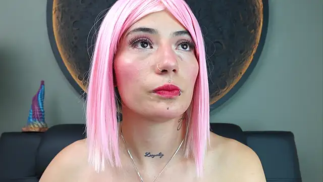 Snapshot of miss_sharlotte18 chatting on 28, 10, 2025 miss sharlotte18 online show from 28, 10, 2025