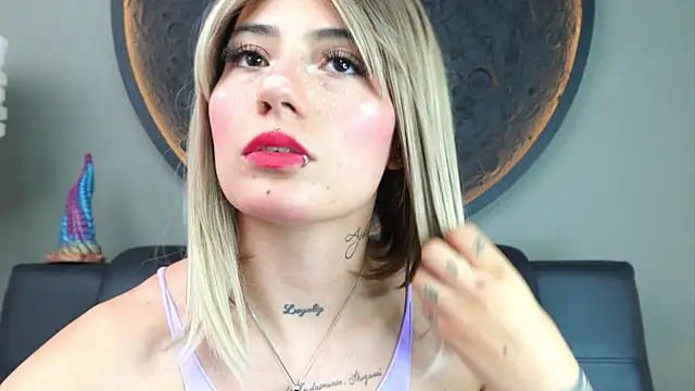 Snapshot of miss_sharlotte18 chatting on 6, 11, 2025 miss sharlotte18 online show from 6, 11, 2025