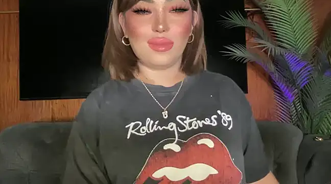 BigDominaMia online show from 2, 2, 2025