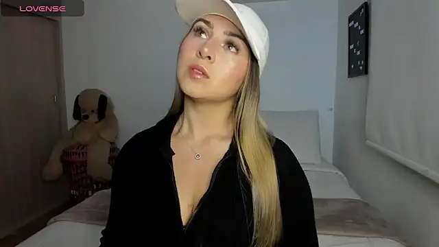 sophi mooreno online show from 14, 4, 2026