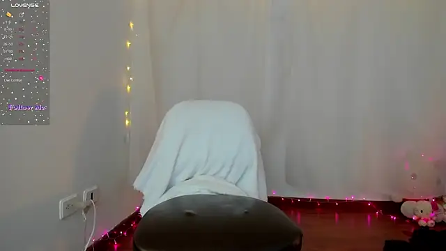 Snapshot of Silvanna-Moree chatting on 29, 12, 2024 Silvanna-Moree online show from 29, 12, 2024