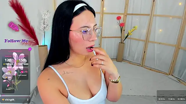 Snapshot of Silvanna-Moree chatting on 29, 9, 2025 Silvanna-Moree online show from 29, 9, 2025