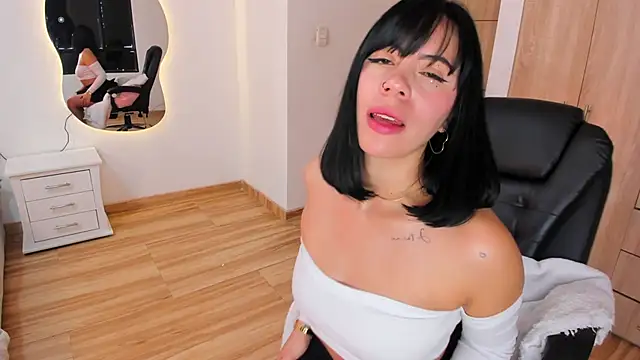 Snapshot of Silvanna-Moree chatting on 13, 1, 2026 Silvanna-Moree online show from 13, 1, 2026