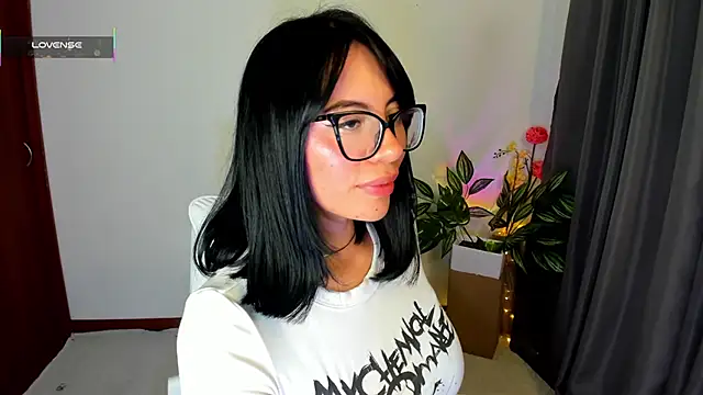 Snapshot of Silvanna-Moree chatting on 16, 2, 2026 Silvanna-Moree online show from 16, 2, 2026