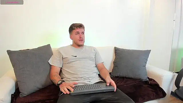 Snapshot of keane_lee chatting on 6, 12, 2024 keane lee online show from 6, 12, 2024