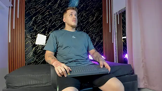 Snapshot of keane_lee chatting on 15, 12, 2025 keane lee online show from 15, 12, 2025