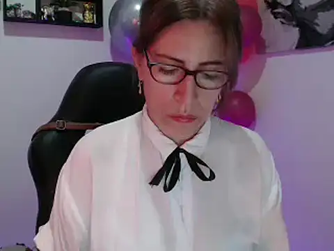 Chayla Ruiz online show from 4, 3, 2025