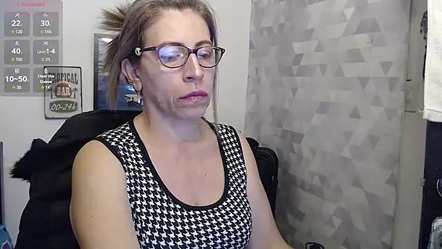 Chayla Ruiz online show from 12, 9, 2025