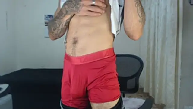 Snapshot of emiliano_hottt chatting on 23, 4, 2026 emiliano hottt online show from 23, 4, 2026