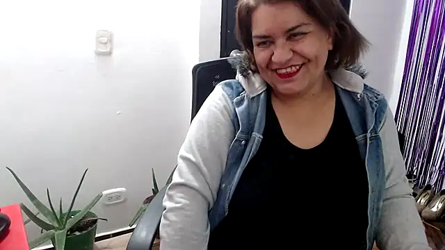 Snapshot of NAILAH_SANZ chatting on 4, 1, 2025 NAILAH SANZ online show from 4, 1, 2025