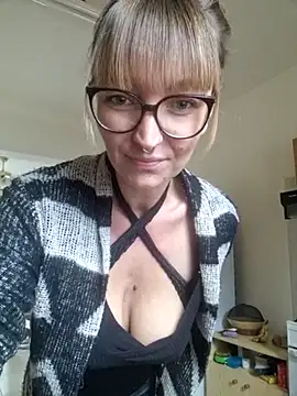 MissMialicious online show from 28, 2, 2025