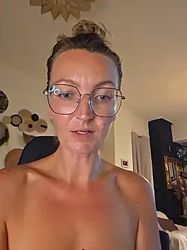 Snapshot of MissMialicious chatting on 21, 7, 2026 MissMialicious online show from 21, 7, 2026