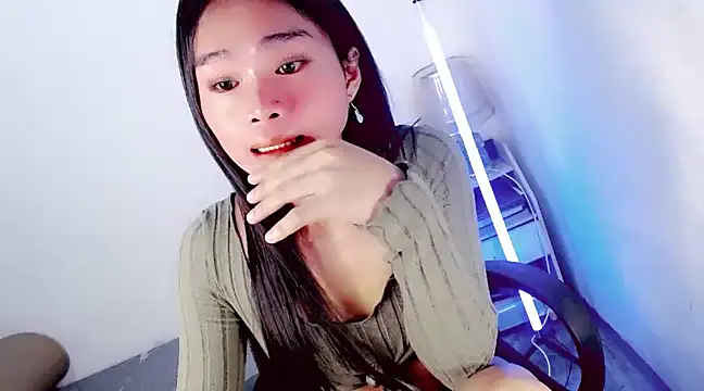 amomentoflust69 online show from 3, 12, 2024