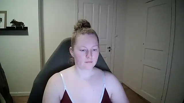 Girlnina-1995 online show from 16, 12, 2024