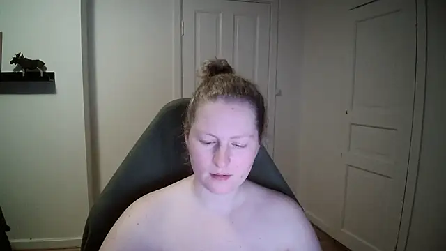 Girlnina-1995 online show from 17, 12, 2024