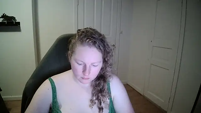 Girlnina-1995 online show from 19, 12, 2024